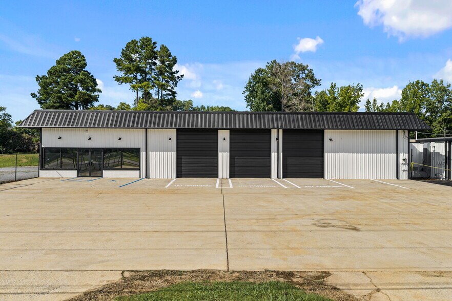Primary Photo Of 10063 US-72, Rogersville Warehouse For Sale