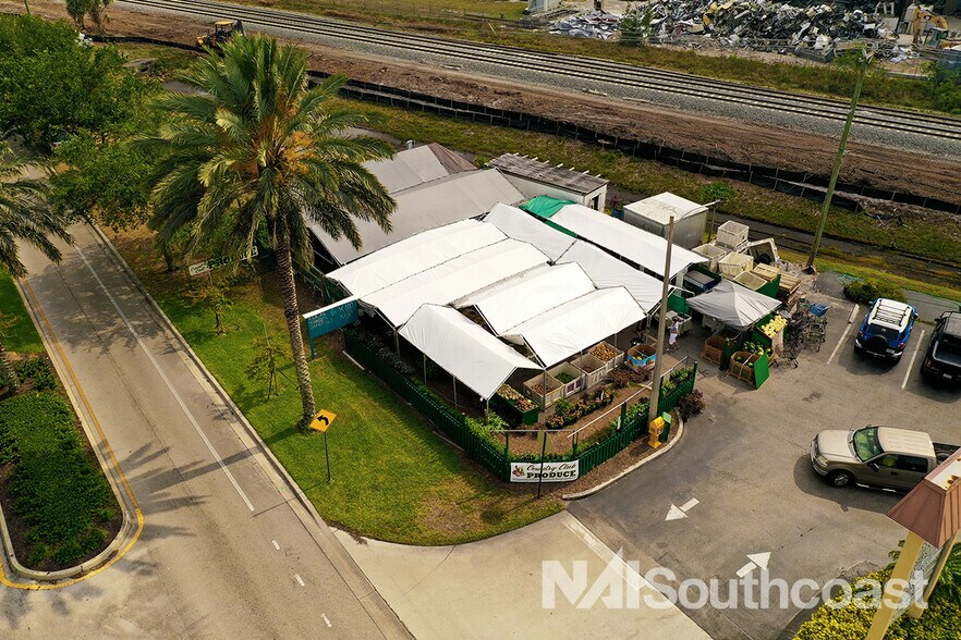 More Photos Of 3800 SE Dixie Hwy, Stuart Unknown For Lease