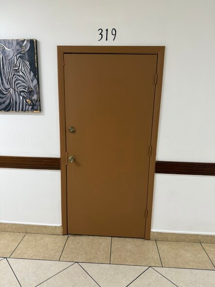 More Photos Of 3801 N University Dr, Sunrise Storefront Retail Office For Lease