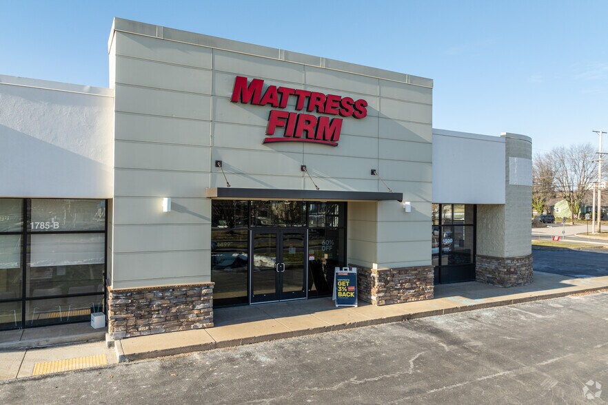 More Photos Of 1750 Loucks Rd, York Supermarket For Lease