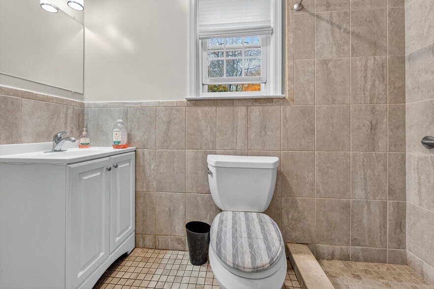 More Photos Of 160 Bloomfield Ave, Verona Storefront Retail Office For Sale