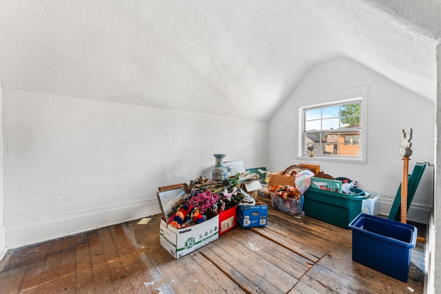 More Photos Of 35 N Balph Ave, Pittsburgh Medical For Sale