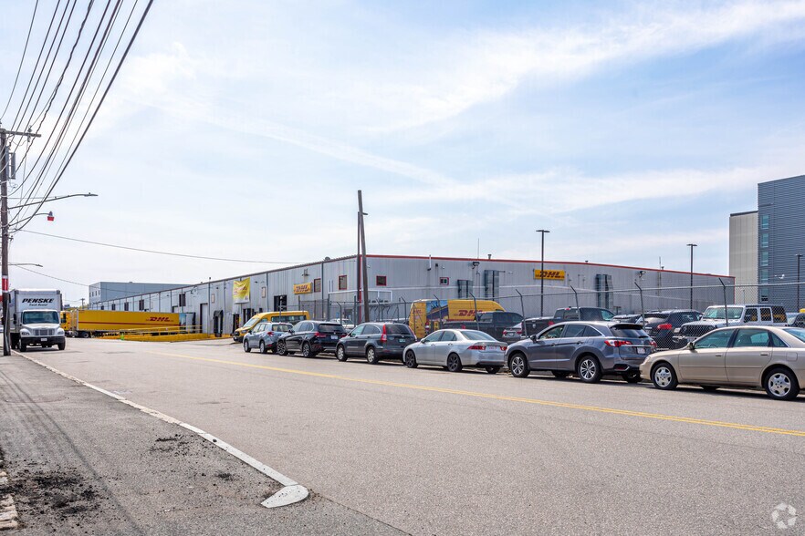 More Photos Of 420 E St, South Boston Distribution For Lease