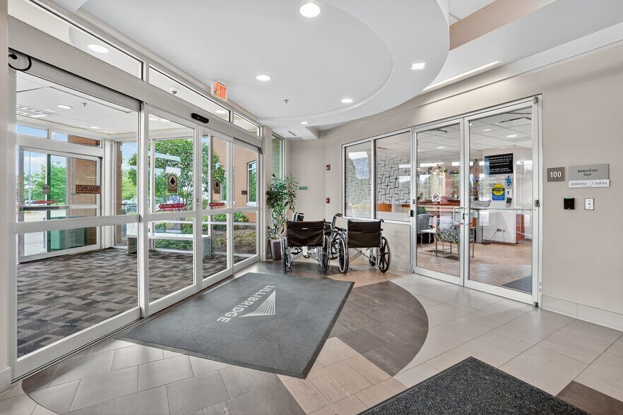 More Photos Of 525 E Congress Pky, Crystal Lake Medical For Lease