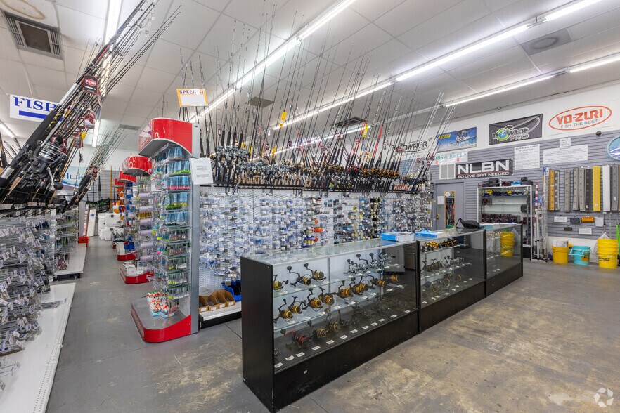 More Photos Of 2205 NW 20th St, Miami Freestanding For Lease
