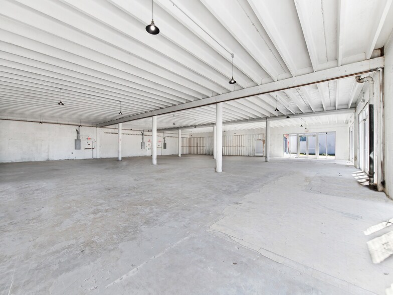 More Photos Of 410-470 NE 1st Ave, Hallandale Restaurant For Lease