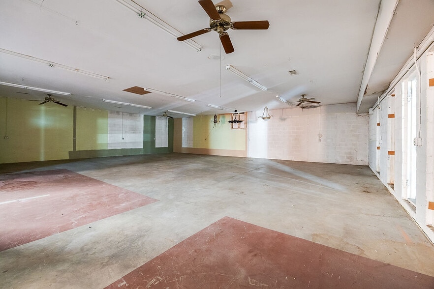 More Photos Of 3104 Skidaway Rd, Savannah Freestanding For Sale