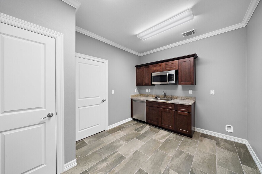 More Photos Of 2743 Smith Ranch Rd, Pearland Loft Creative Space For Sale