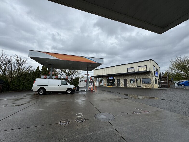 More Photos Of 11125 SE Foster Rd, Portland Service Station For Sale