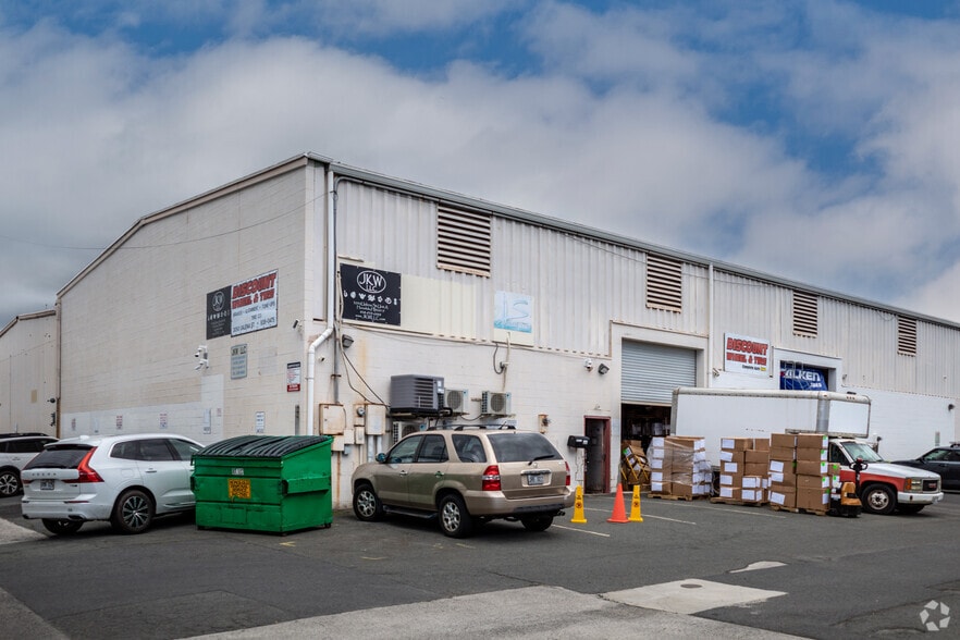 More Photos Of 3050 Ualena St, Honolulu Warehouse For Lease