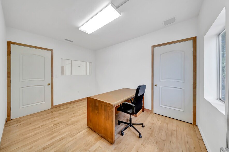 More Photos Of 830 S Main St, Santa Ana Freestanding For Sale