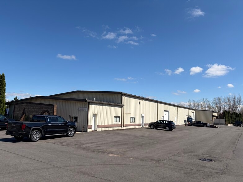 More Photos Of 2758 3 Mile Rd, Grand Rapids Manufacturing For Sale