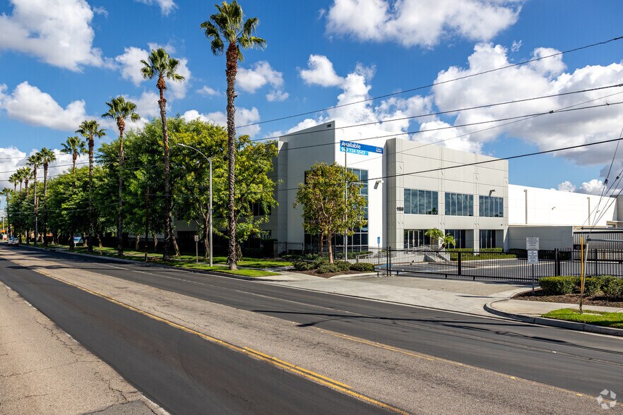 More Photos Of 1160-1180 N Anaheim Blvd, Anaheim Distribution For Lease
