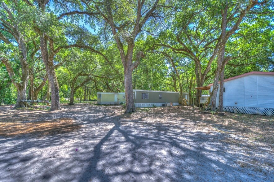 More Photos Of 20303 Old Somerset Acres Ln, Spring Hill Manufactured Housing Mobile Home Park For Sale