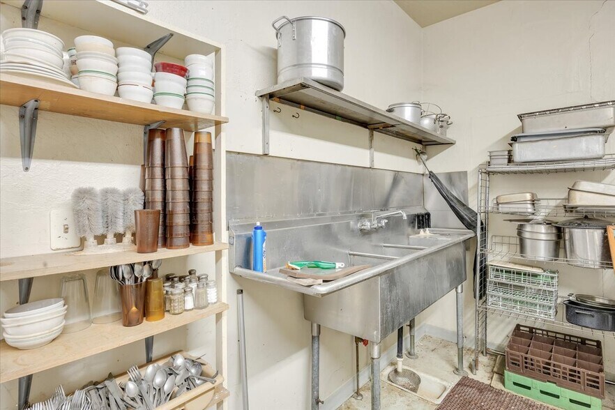 More Photos Of 18387 Chestnut Ave, Tuolumne Restaurant For Sale