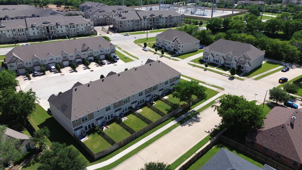 More Photos Of 101 Springtree St, Denton Apartments For Sale