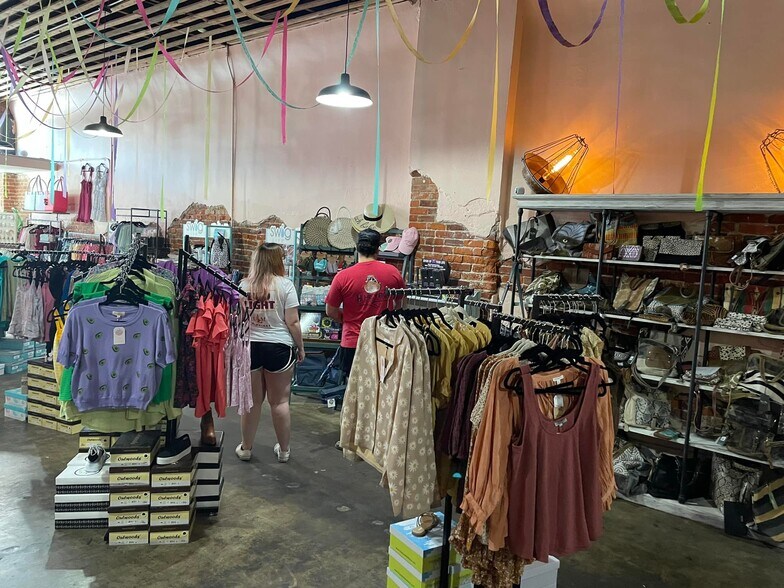 221 Trenton St, West Monroe, LA 71291 Retail For Lease