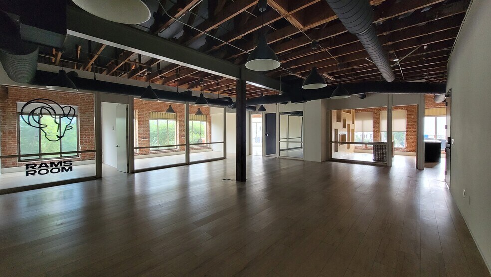 More Photos Of 5651 Wilshire Blvd, Los Angeles Storefront Retail Office For Lease