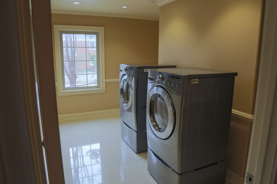 More Photos Of 1036 Oakhaven Rd, Memphis Medical For Sale