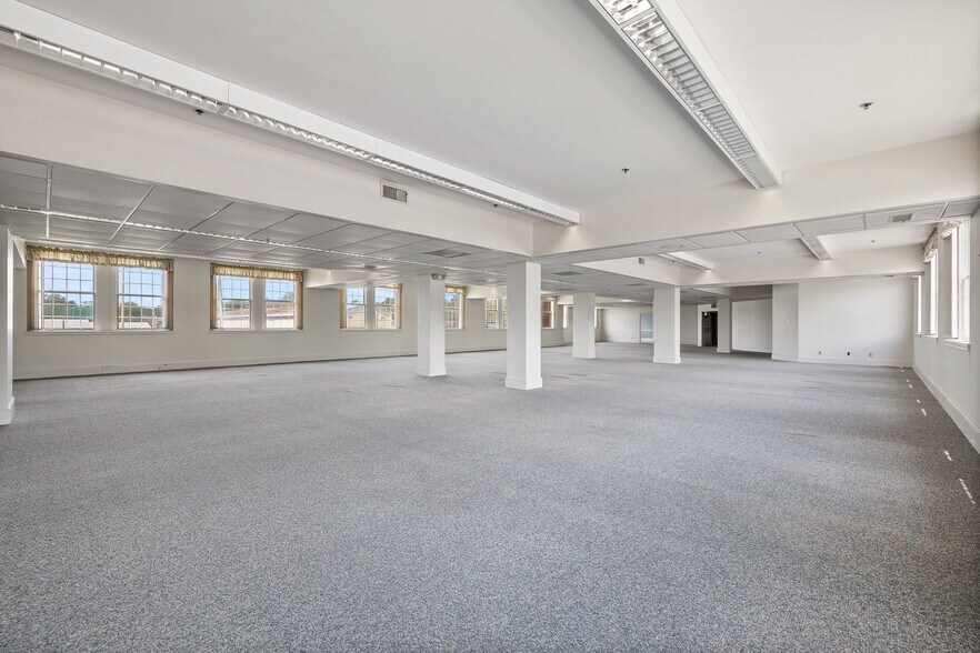 More Photos Of 380 N Main St, Mansfield Office Residential For Sale