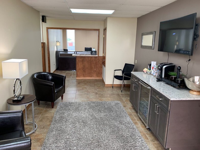 More Photos Of 2200 NW Stallings Dr, Nacogdoches Office For Lease