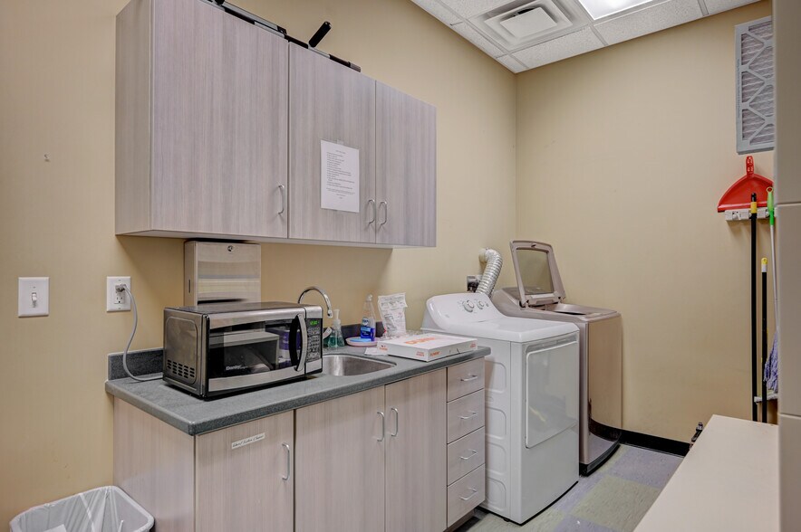 More Photos Of 1358 Paseo Verde St, Henderson Medical For Sale