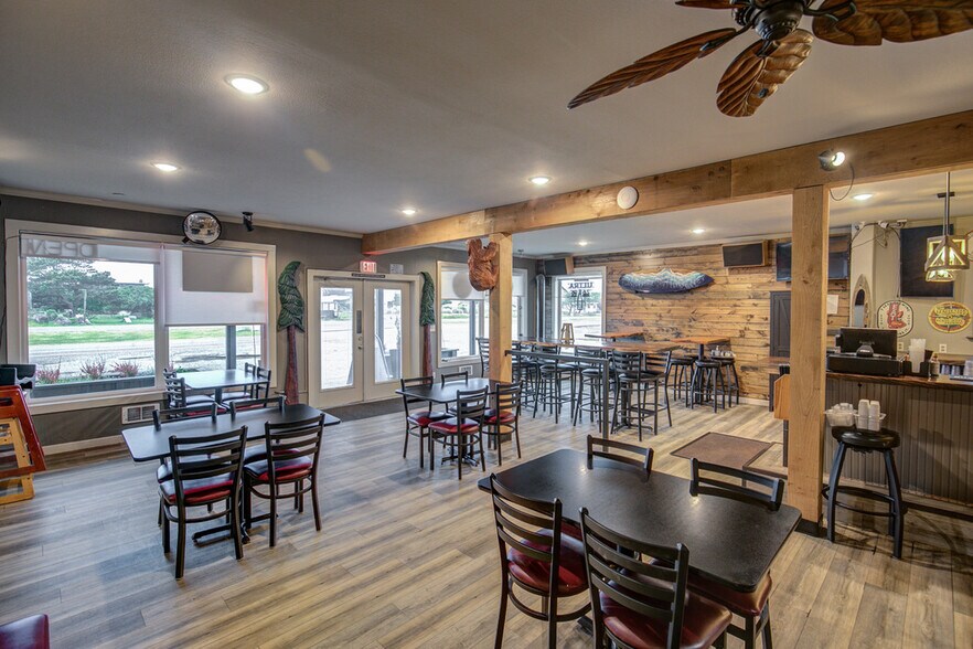 More Photos Of 798 Ocean Shores Blvd NW, Ocean Shores Bar For Sale