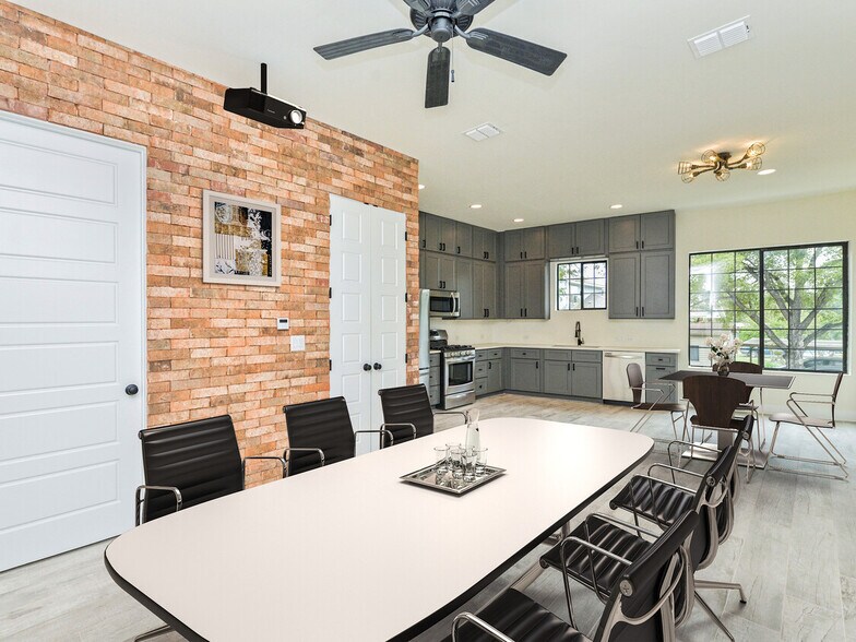 More Photos Of 808 Lydia St, Austin Office For Lease