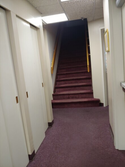 More Photos Of 30 E 1st Ave, Lexington Office For Lease