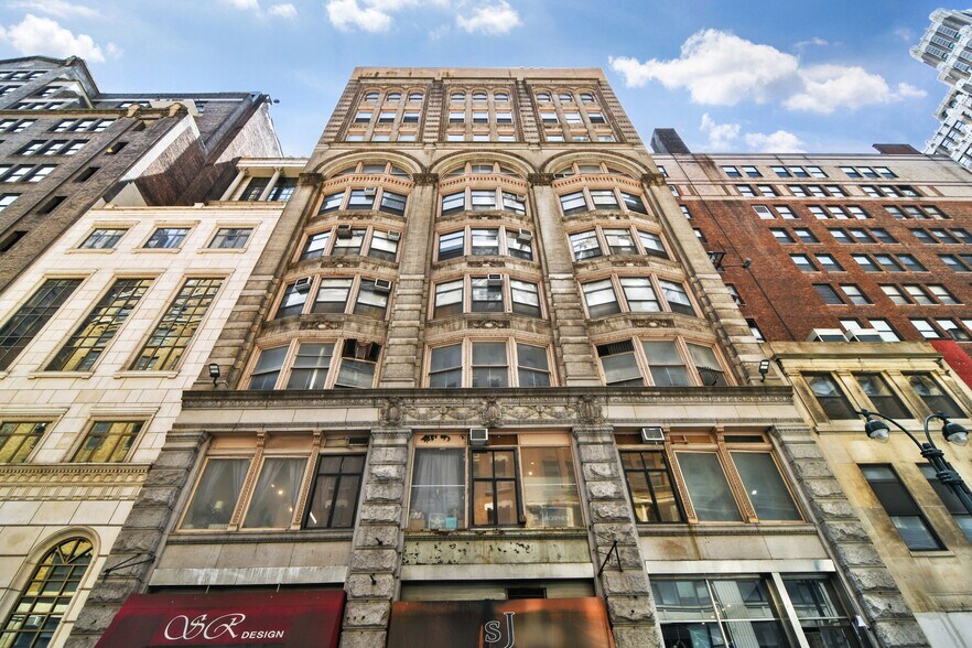 More Photos Of 260 W 36th St, New York Office For Lease