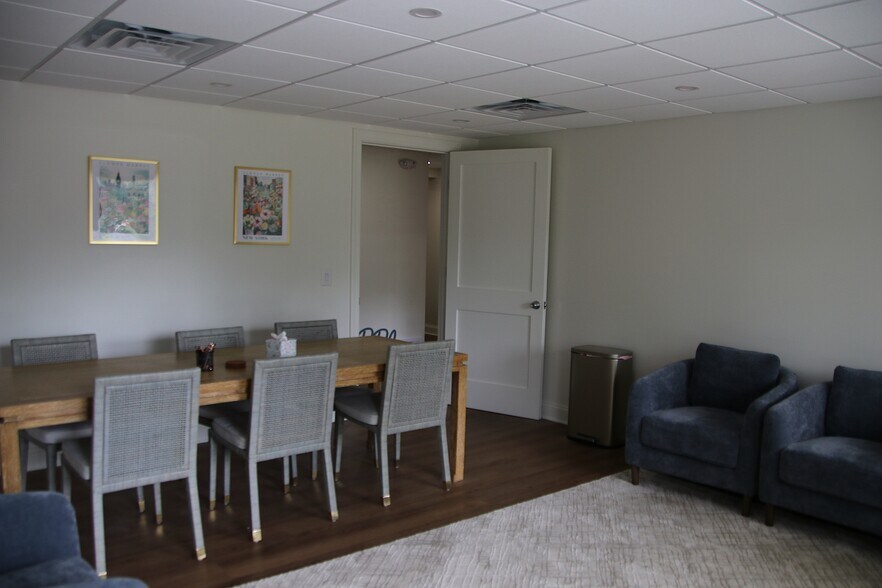 More Photos Of 640 Kreag Rd, Pittsford Office Residential For Lease
