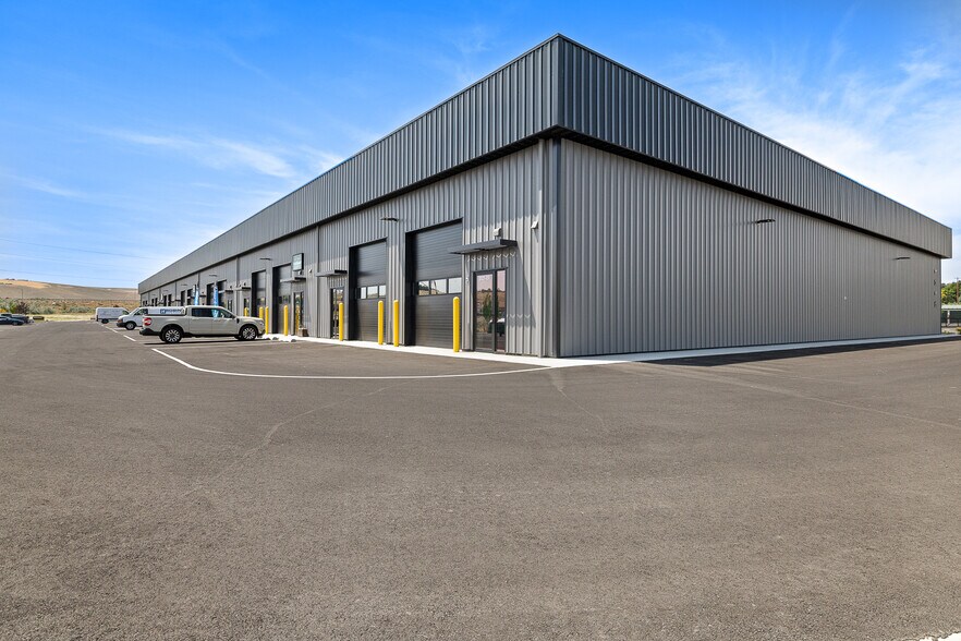 More Photos Of 3121 Leslie Rd, Richland Flex For Lease