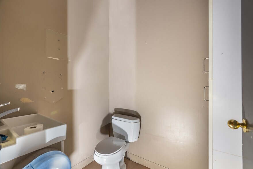 More Photos Of 9612 Franklin Av, Fort McMurray Freestanding For Lease