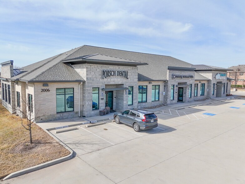 Primary Photo Of 2006 W Campbell Rd, Garland Medical For Sale