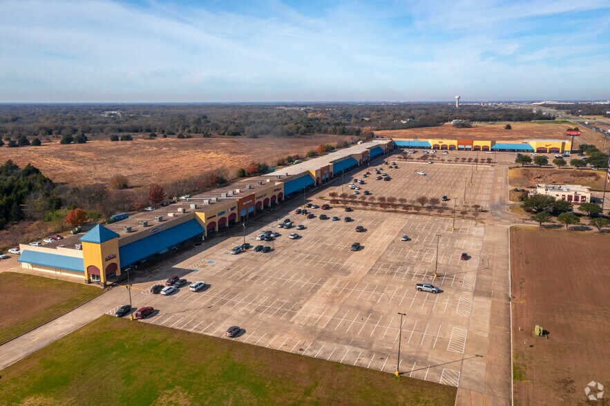 More Photos Of 301 Tanger Dr, Terrell Unknown For Lease