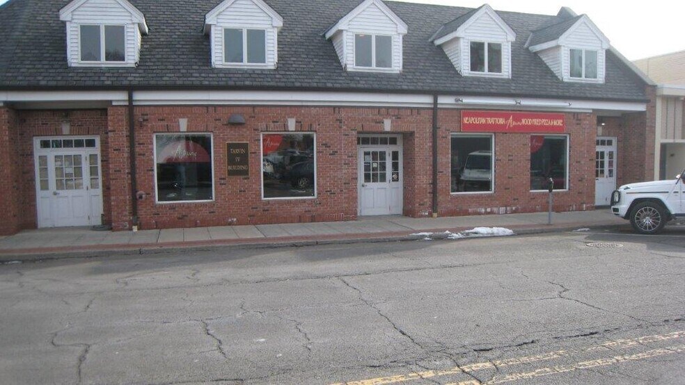 More Photos Of 24 Franklin Ave, Ridgewood Restaurant For Lease