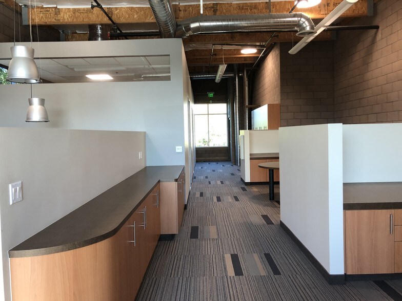 More Photos Of 2540-2546 Gateway Rd, Carlsbad Unknown For Lease