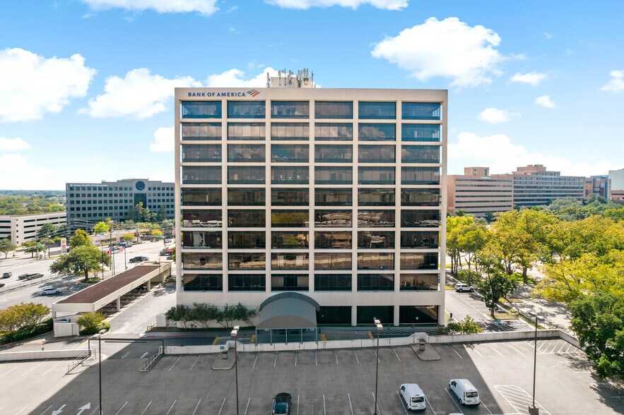 More Photos Of 7515 Greenville Ave, Dallas Medical For Lease