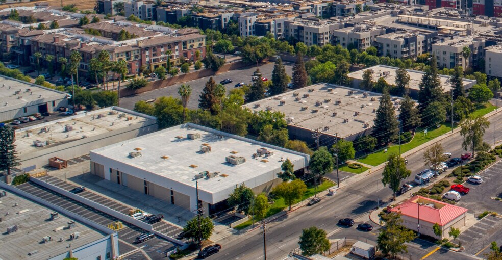 More Photos Of 6400 Variel Ave, Woodland Hills Manufacturing For Lease