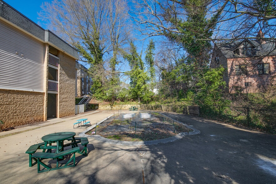 More Photos Of 3900 Forest Hill Ave, Richmond Apartments For Sale