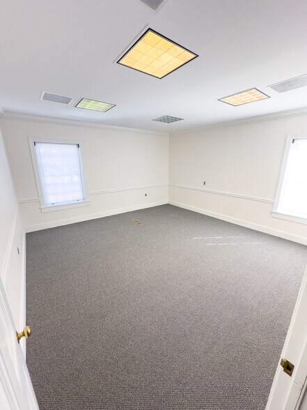 More Photos Of 505 S Main St, Laurinburg Bank For Lease