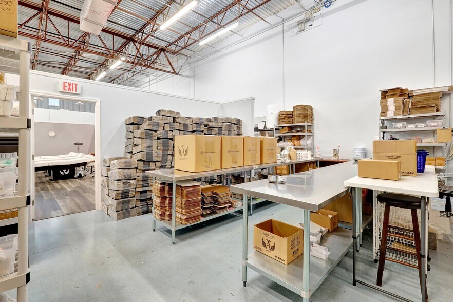 More Photos Of 1200 S Rogers Cir, Boca Raton Warehouse For Lease