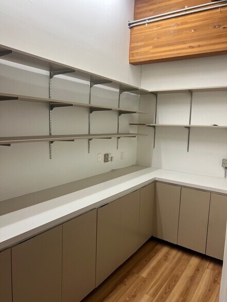 More Photos Of 4370 Tujunga Ave, Studio City Loft Creative Space For Lease