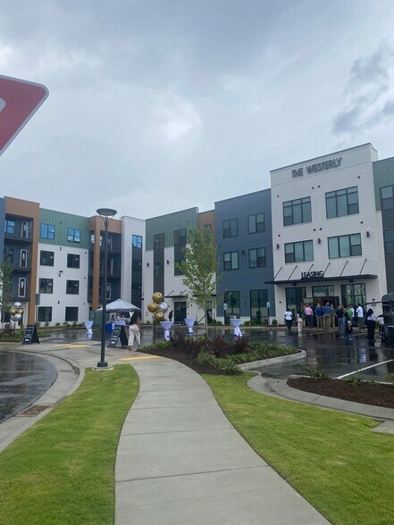 More Photos Of 6896 US Highway 70, Bartlett Restaurant For Lease