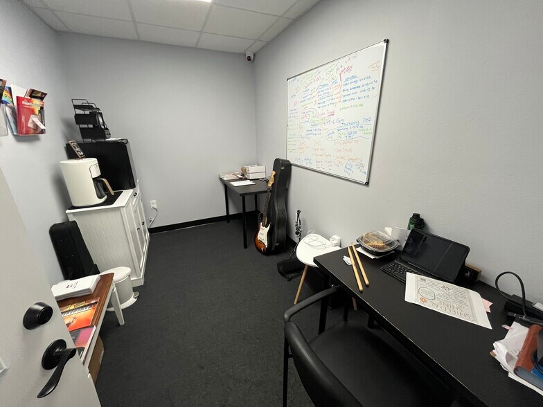 More Photos Of 4920 Lena Rd, Bradenton Light Distribution For Lease