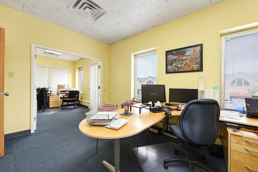 More Photos Of 5938-5948 Baum Blvd, Pittsburgh Medical For Lease