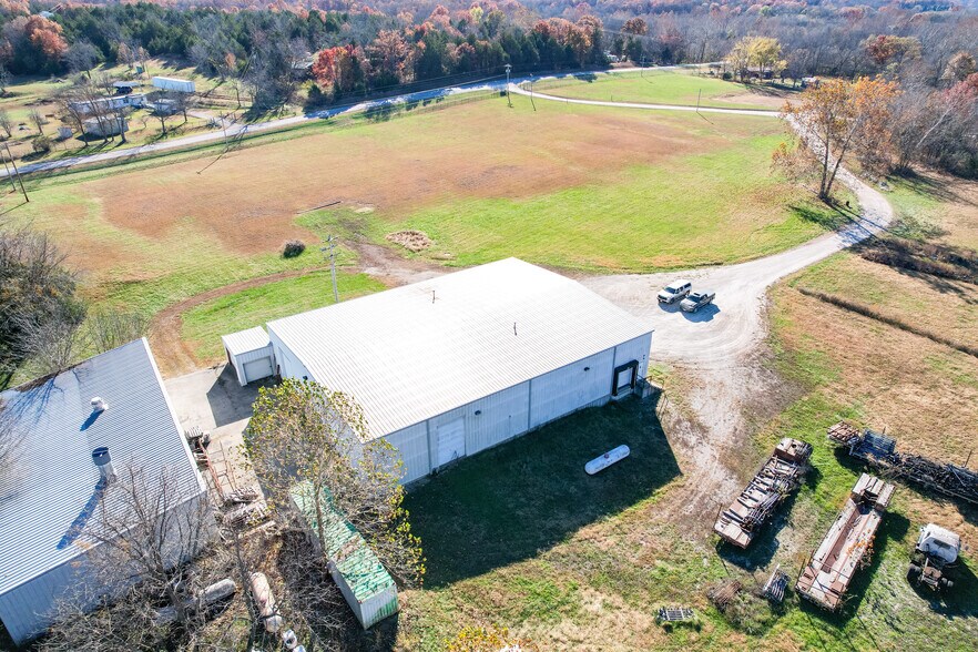 More Photos Of 27877 Glacier Point Rd, Lebanon Warehouse For Lease