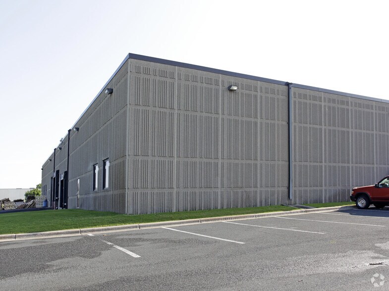 More Photos Of 4250 Norex Dr, Chaska Warehouse For Lease
