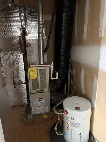 More Photos Of 1021 Technology Dr, Indian Trail Flex For Lease