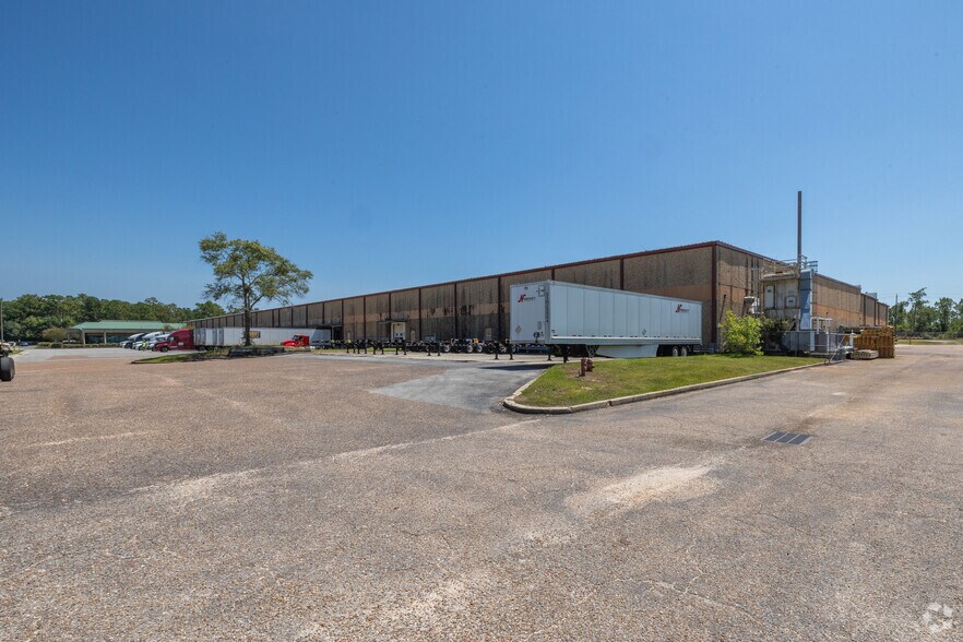 More Photos Of 4505 Commerce Blvd S, Mobile Distribution For Sale